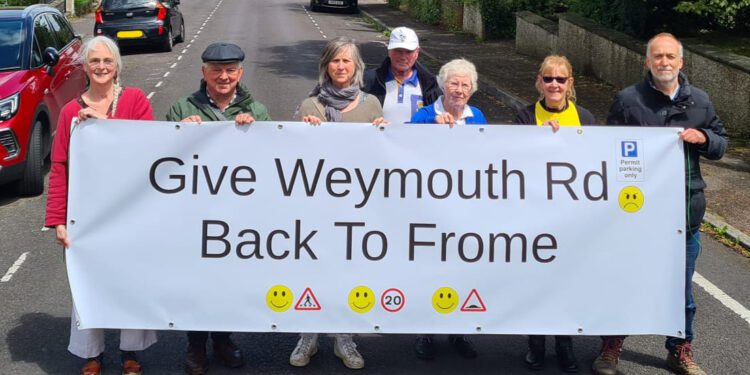 Town council support  residents over ‘undemocratic’ parking scheme process