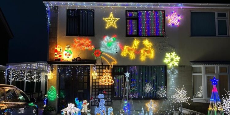 Family’s Christmas lights display collects food donations for Fair Frome