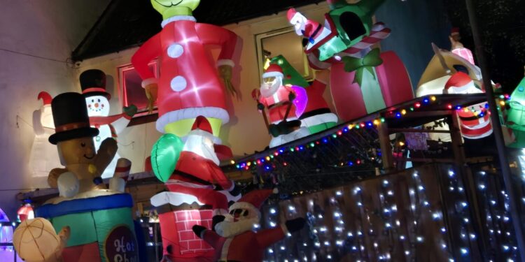 Frome family decorates house in festive cheer for charity