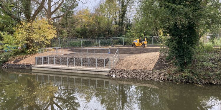 Water jetty prompts questions from community over size and location