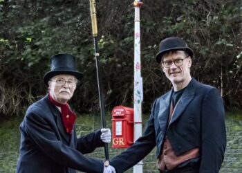 Valentine’s stalwart hands over tradition to new lamp-lighter