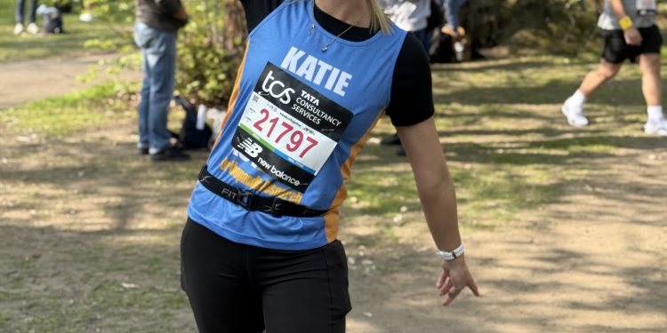 Local runner overcomes knee condition in London Marathon challenge