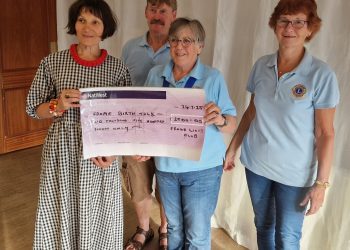Frome Lions make splash with £2,500 donation to Frome Birth Talk