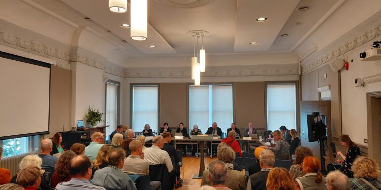 Council ‘fires the starting pistol’ to sell off Saxonvale site