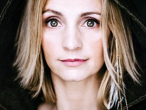 Frome’s Cara Dillon brings winter show to town