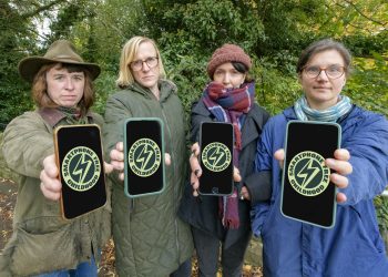 Resident campaigns to restrict children’s smartphone use