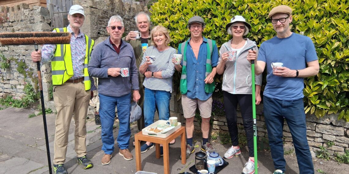 Frome Hoedown volunteers clean up Portway pavement