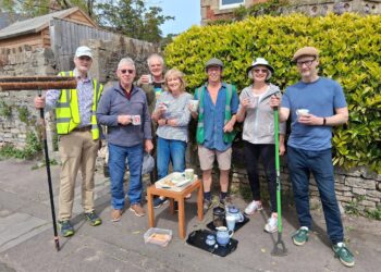 Frome Hoedown volunteers clean up Portway pavement
