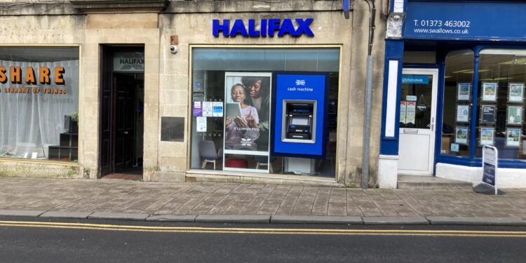 Upstairs of former Halifax building could become flats