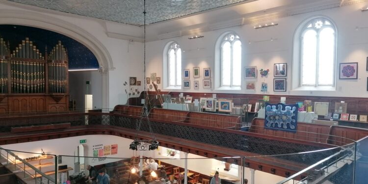 Art gallery opens guest artist space