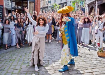Kate Bush flashmob takes over town centre