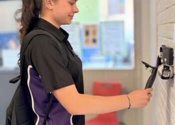 Frome College introduces ‘no phone’ policy